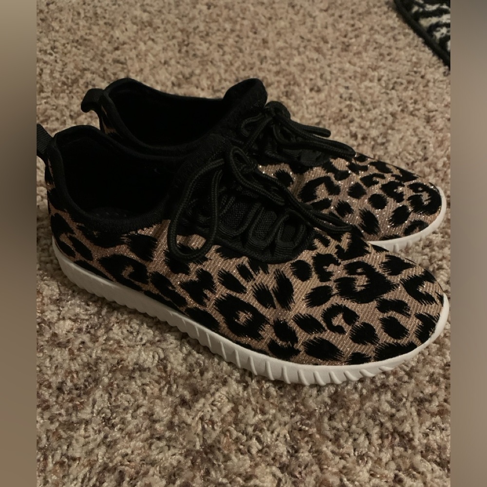 Leopard tennis shoes